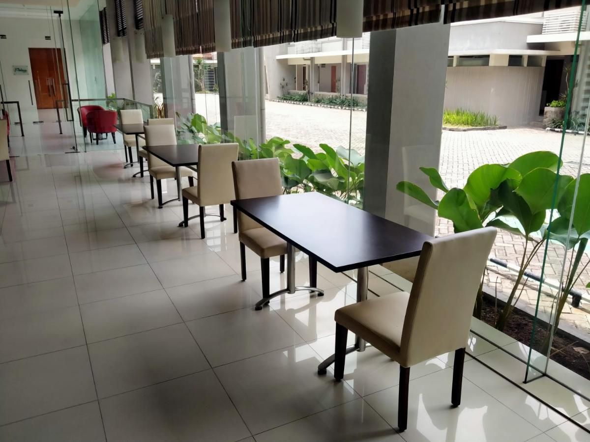 Hotel Quirin Semarang Exterior foto
