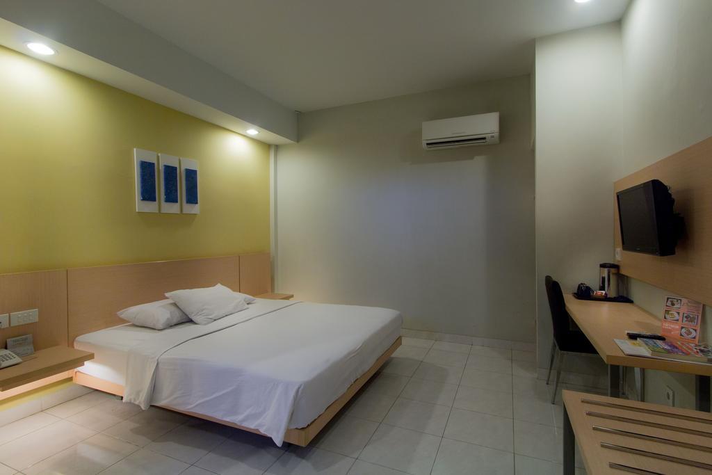 Hotel Quirin Semarang Quarto foto