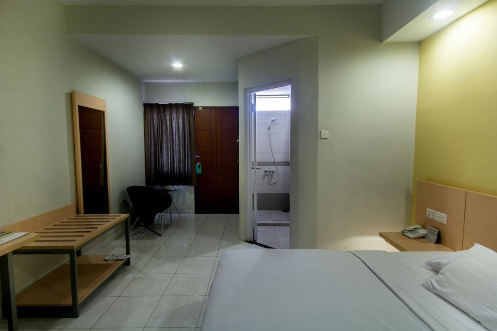 Hotel Quirin Semarang Quarto foto