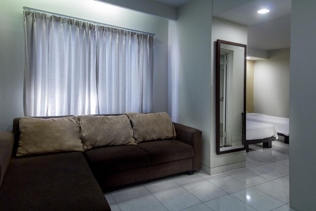 Hotel Quirin Semarang Quarto foto