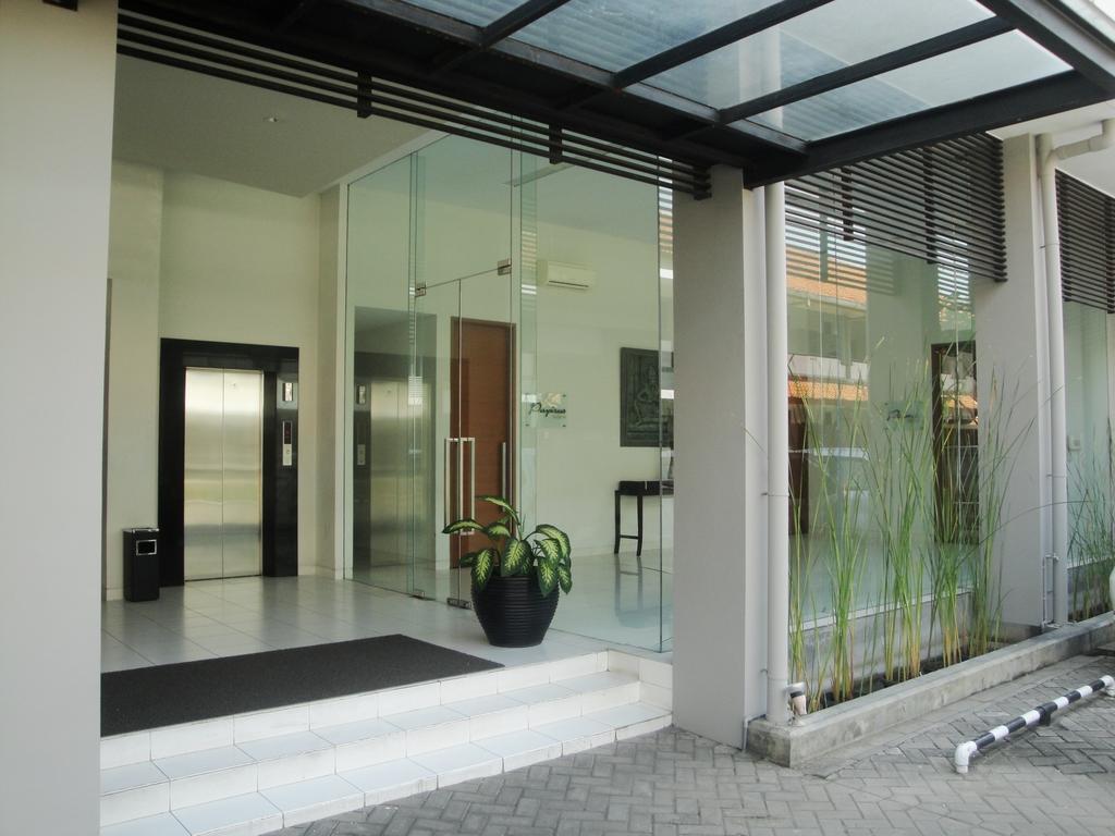 Hotel Quirin Semarang Exterior foto